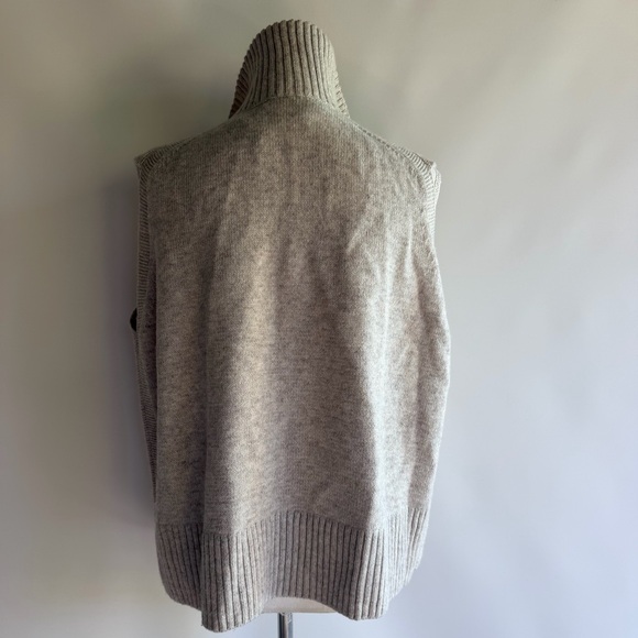 COS Lambswool V-neck Sweater Vest - sz L - Picture 4 of 7